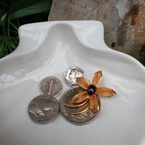 1940's 12kt Gold Fill Flower Brooch w/Garnet